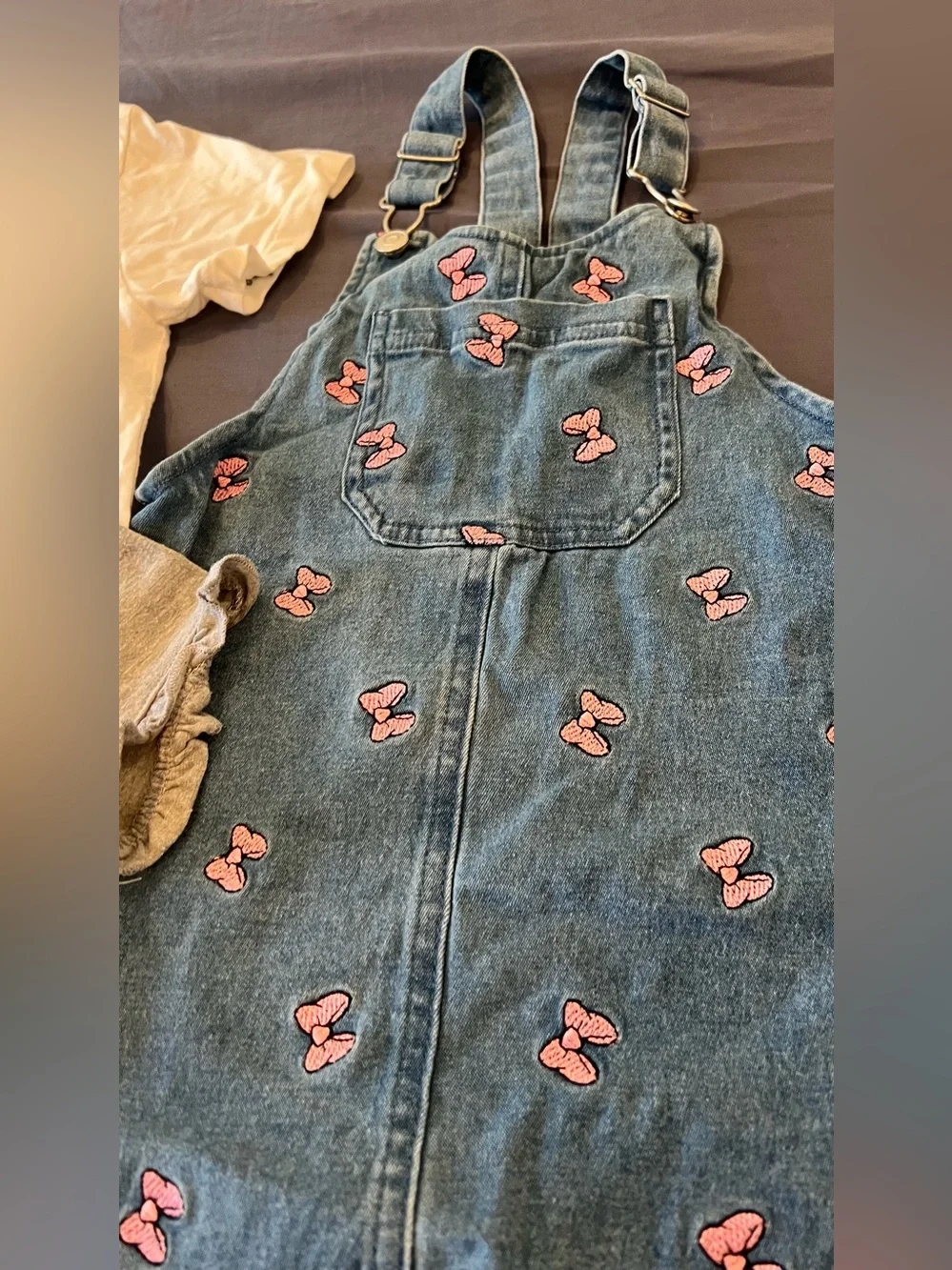 Girls Minnie Mouse Tee & Denim Pinafore Set - White, Gray, Blue with size 4T